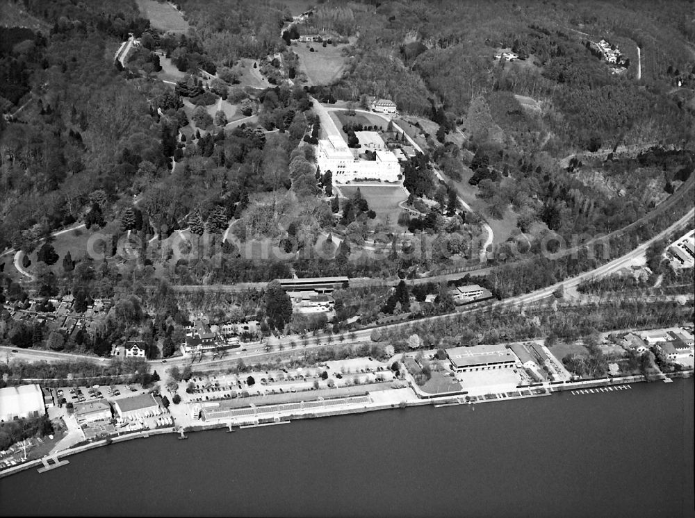 Essen from above - Riparian areas on the lake area of of Baldenaysee in the district Werden in Essen in the state North Rhine-Westphalia, Germany