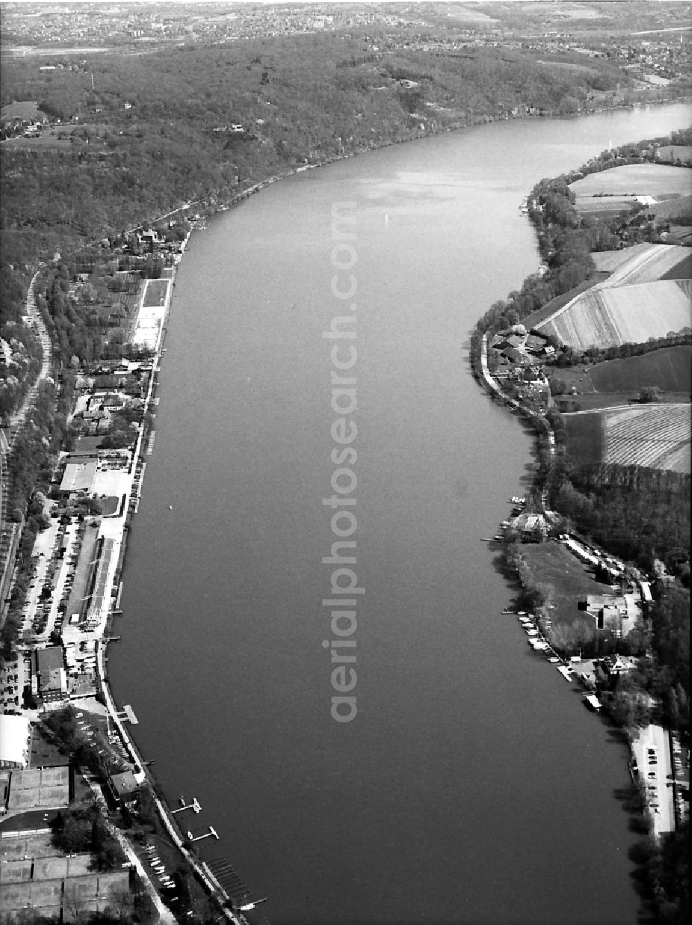 Essen from the bird's eye view: Riparian areas on the lake area of of Baldenaysee in the district Werden in Essen in the state North Rhine-Westphalia, Germany