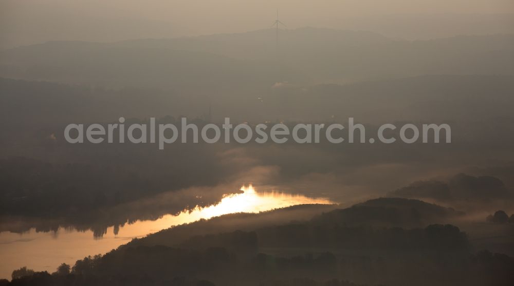 Aerial photograph Essen - Autumn weather with fog and mist in the sunset at the shore areas in the sea area of the Baldeneysee in Essen in North Rhine-Westphalia