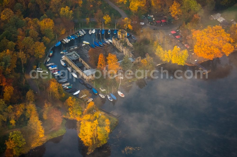 Fischlaken from above - Riparian areas and marina on the lake area of Baldeneysee in Fischlaken in the state North Rhine-Westphalia