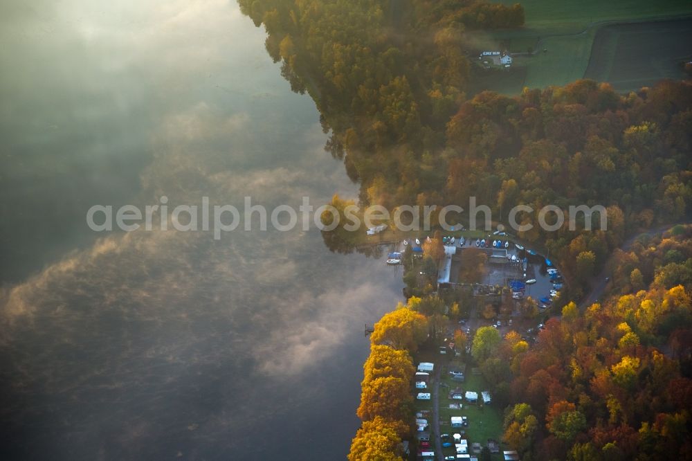 Fischlaken from above - Riparian areas and marina on the lake area of Baldeneysee in Fischlaken in the state North Rhine-Westphalia