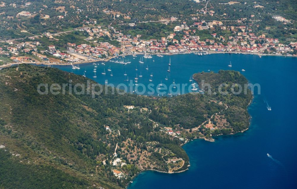 Vlicho from above - Riparian areas on the lake area of Vlicho in Vlicho in Griechenland