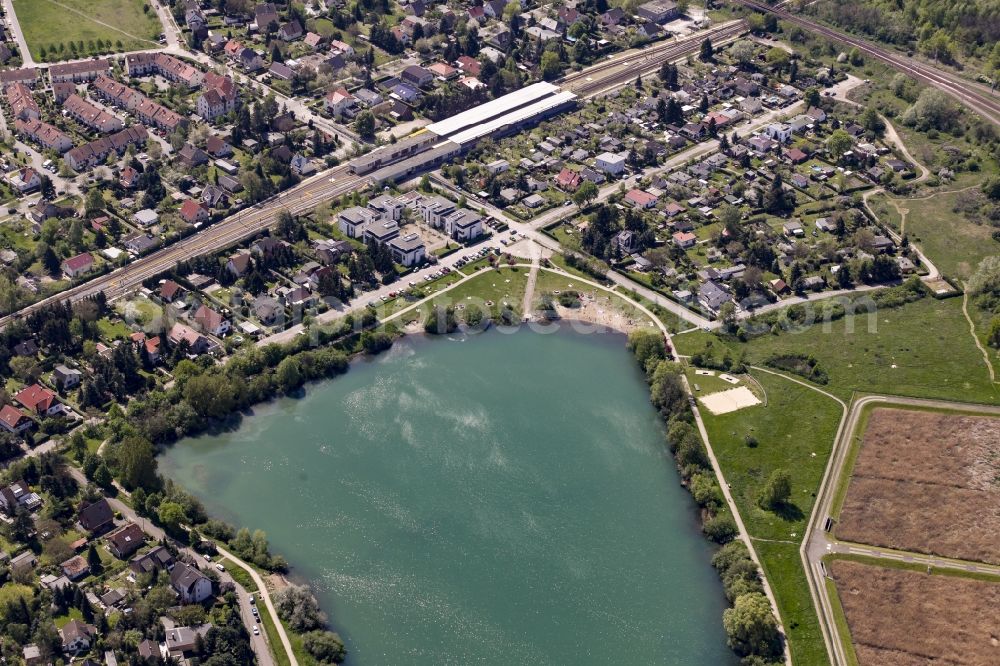 Aerial photograph Berlin - Riparian areas on the lake area of Biesdorfer Baggersee in Berlin in Berlin, Germany