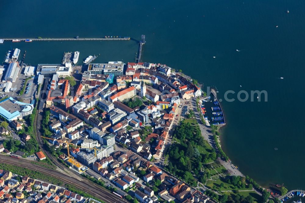 Aerial photograph Friedrichshafen - Riparian areas on the lake area of Lake Constance in Friedrichshafen in the state Baden-Wurttemberg, Germany