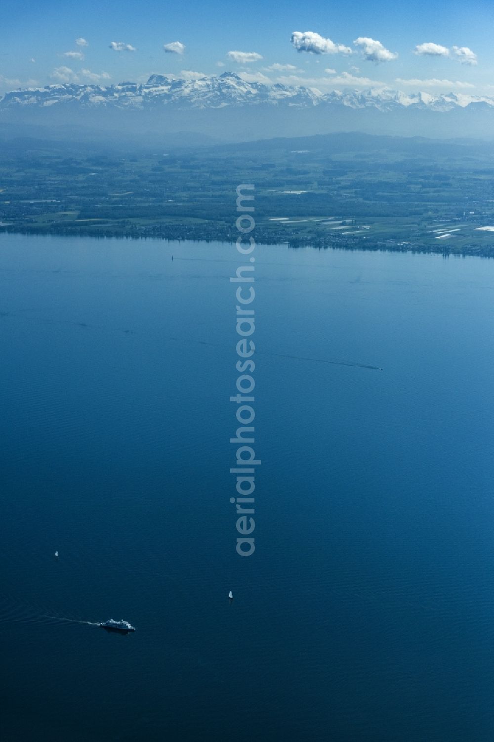 Aerial photograph Uttwil - Riparian areas on the lake area of Bodensees in Friedrichshafen in the state Baden-Wuerttemberg, Germany