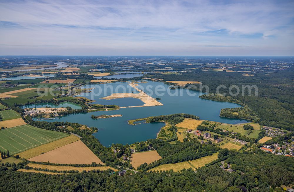 Aerial image Diersfordt - Riparian areas on the lake area of Diersfordter Waldsee in Diersfordt at Ruhrgebiet in the state North Rhine-Westphalia, Germany