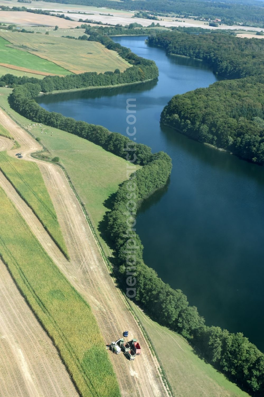 Aerial photograph Feldberger Seenlandschaft - Riparian areas on the lake area of Dolgener See in Feldberger Seenlandschaft in the state Mecklenburg - Western Pomerania