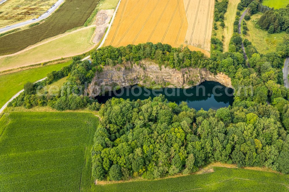 Drewer from above - Riparian areas on the lake area of in a forest area on street Am Steinbruch in Drewer in the state North Rhine-Westphalia, Germany