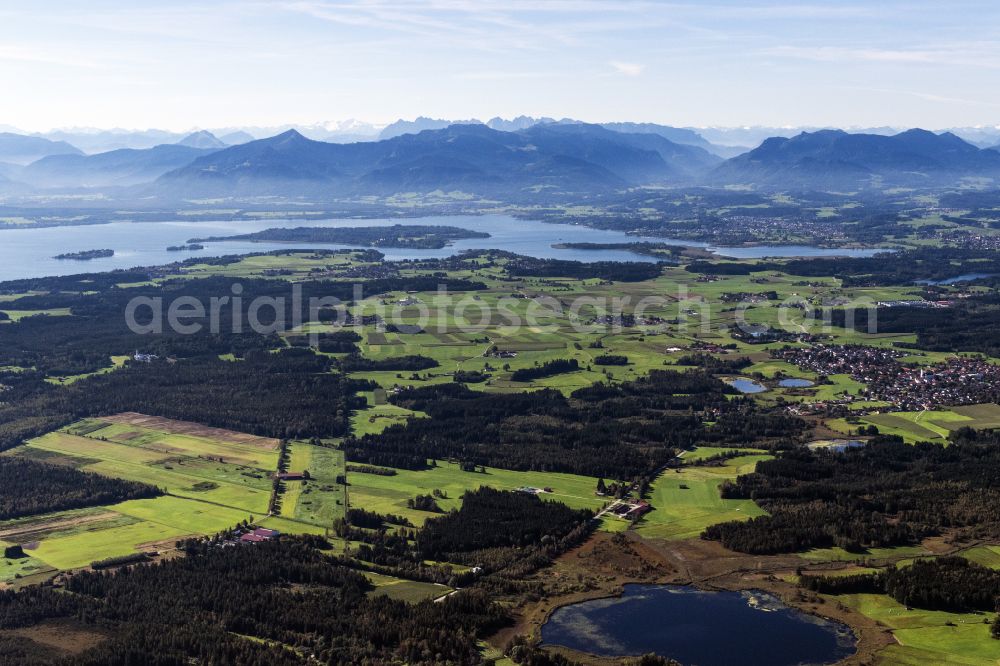 Pittenhart from the bird's eye view: Riparian areas on the lake area of Eschenauer See in Pittenhart in the state Bavaria, Germany