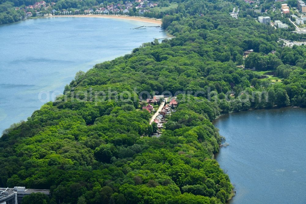 Aerial image Schwerin - Riparian areas on the lake area of Fauler See in Schwerin in the state Mecklenburg - Western Pomerania, Germany