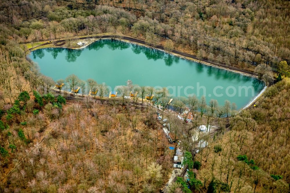 Aerial photograph Bottrop - Riparian areas on the lake area of Forellensee in Bottrop in the state North Rhine-Westphalia, Germany