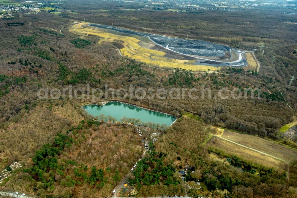 Bottrop from above - Riparian areas on the lake area of Forellensee and Halde Haniel in Bottrop in the state North Rhine-Westphalia, Germany