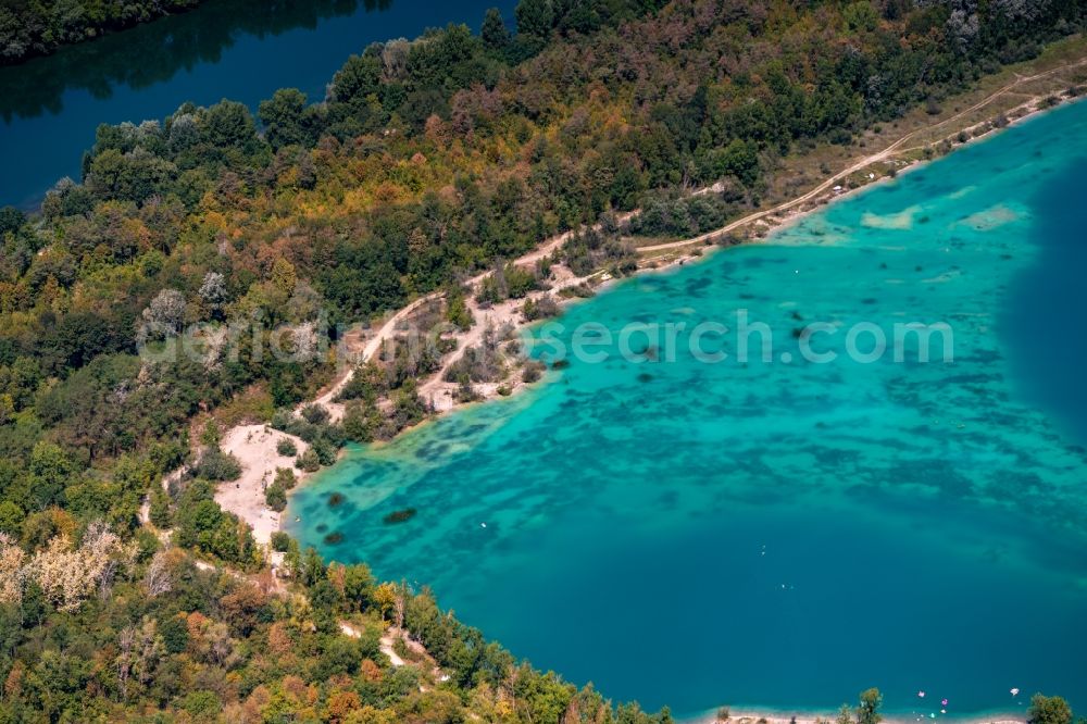 Hartheim am Rhein from above - Riparian areas on the lake area of of Friessee in Hartheim am Rhein in the state Baden-Wurttemberg, Germany