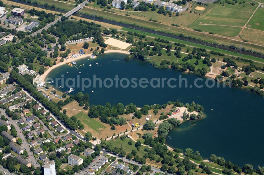 Aerial image Offenburg - Riparian areas on the lake area of lake Gifiz in Offenburg in the state Baden-Wuerttemberg