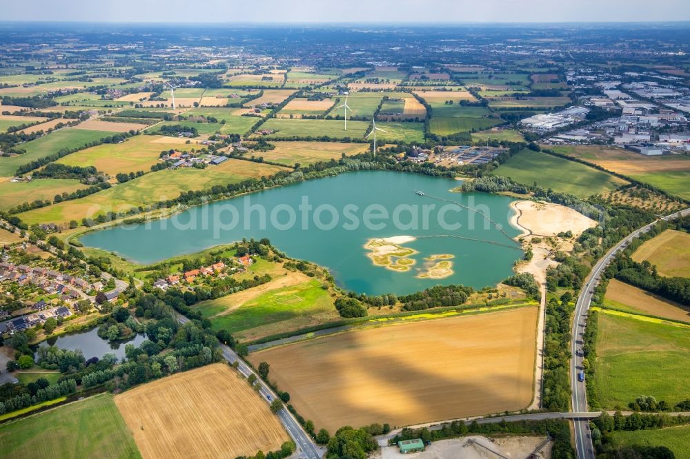 Aerial photograph Isselburg - Riparian areas on the lake area of - Grabungsteich with Sandduenen- Insel in Isselburg in the state North Rhine-Westphalia, Germany