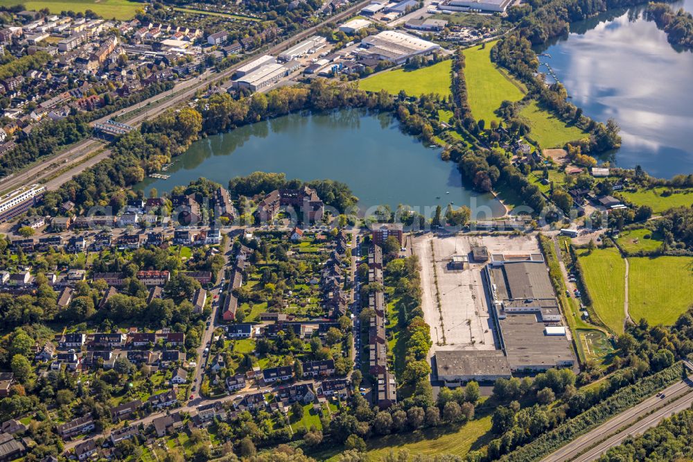 Aerial photograph Duisburg - riparian areas on the lake area of Grossenbaumer See in the district Duisburg Sued in Duisburg in the state North Rhine-Westphalia