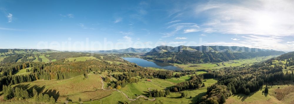 Immenstadt im Allgäu from the bird's eye view: Shore areas at the lake area of Grosser Alpsee in the valley of the mountain landscape in Immenstadt im Allgaeu in the state Bavaria, Germany