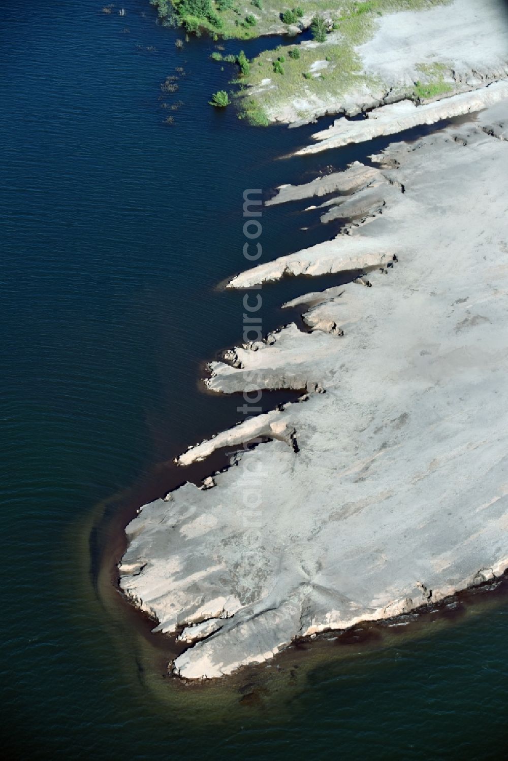 Aerial image Großräschen - Riparian areas on the lake area of Grossraeschener See in Grossraeschen in the state Brandenburg, Germany