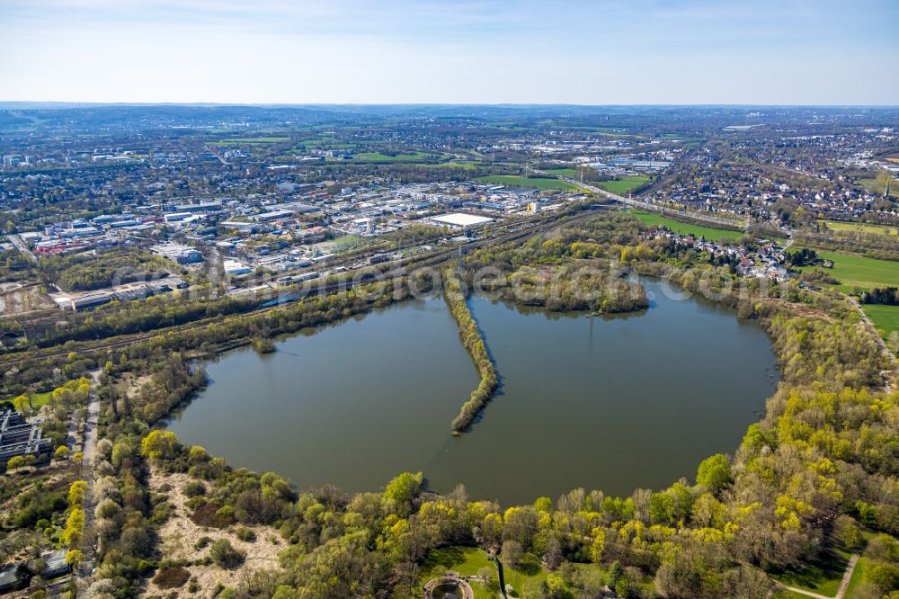 Aerial photograph Dortmund - Riparian areas on the lake area of Hallerey Reserve in the district Hallerey in Dortmund at Ruhrgebiet in the state North Rhine-Westphalia, Germany