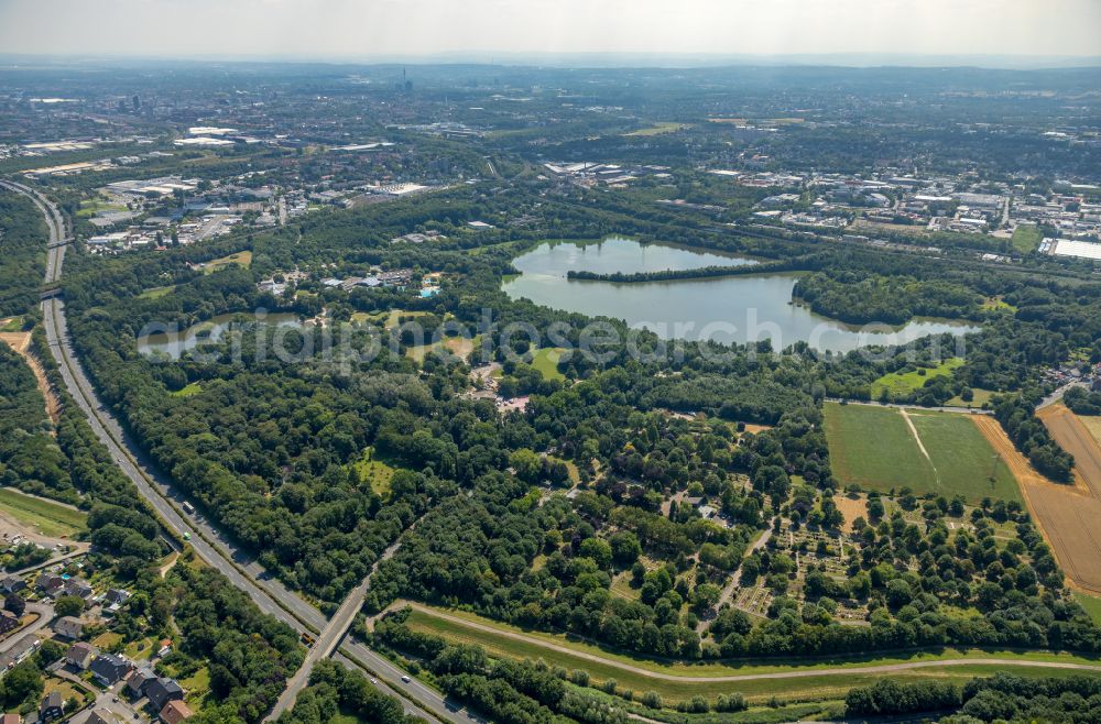 Dortmund from the bird's eye view: Riparian areas on the lake area of Hallerey Reserve in the district Hallerey in Dortmund at Ruhrgebiet in the state North Rhine-Westphalia, Germany