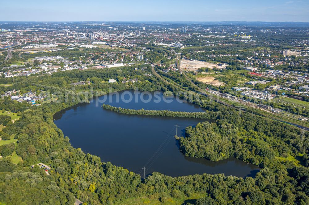 Dortmund from the bird's eye view: Riparian areas on the lake area of Hallerey Reserve in the district Hallerey in Dortmund at Ruhrgebiet in the state North Rhine-Westphalia, Germany