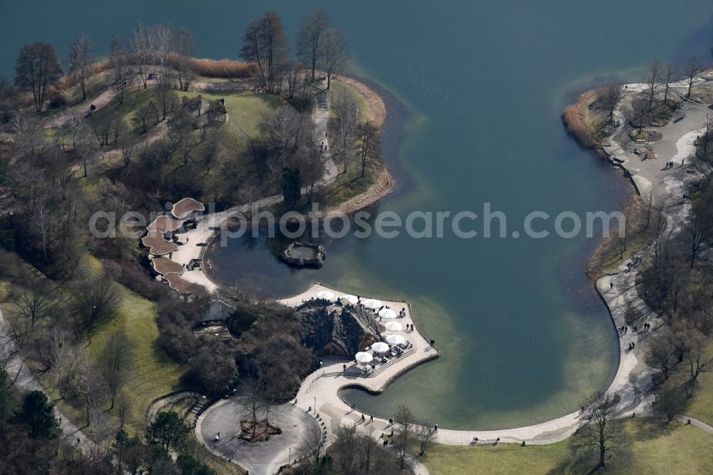 Aerial image Berlin - Riparian areas on the lake area of Hauptsee on Britzer Seeterrassen aloung Mohriner Allee in the district Britz in Berlin