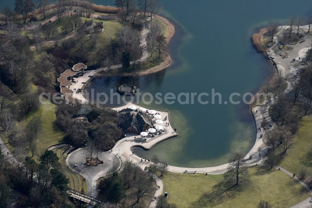 Aerial photograph Berlin - Riparian areas on the lake area of Hauptsee on Britzer Seeterrassen aloung Mohriner Allee in the district Britz in Berlin