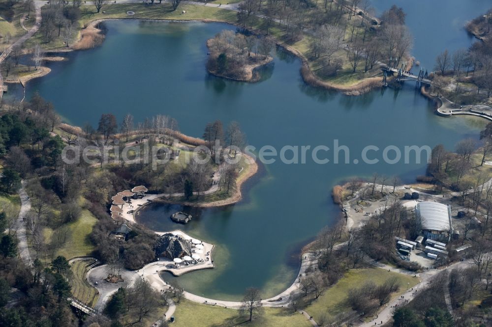 Berlin from above - Riparian areas on the lake area of Hauptsee on Britzer Seeterrassen aloung Mohriner Allee in the district Britz in Berlin