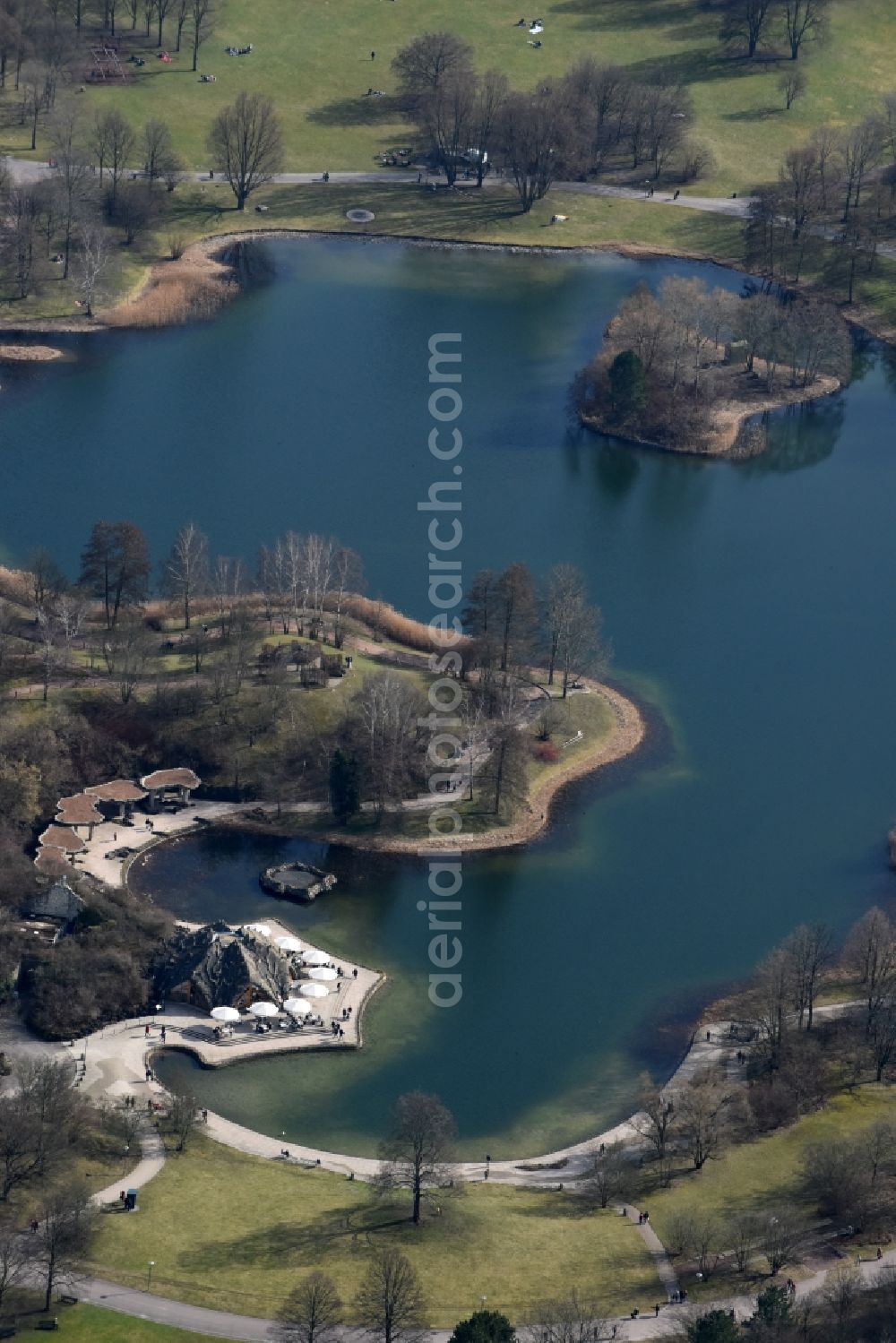 Aerial photograph Berlin - Riparian areas on the lake area of Hauptsee on Britzer Seeterrassen aloung Mohriner Allee in the district Britz in Berlin