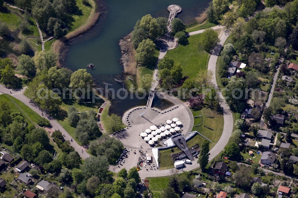 Aerial image Berlin - Riparian areas on the lake area of Hauptsee in the recreation park Britz Garden in Berlin, Germany