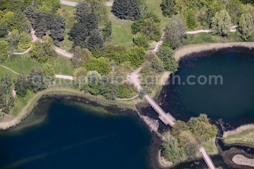 Aerial image Berlin - Riparian areas on the lake area of Hauptsee in the recreation park Britz Garden in Berlin, Germany