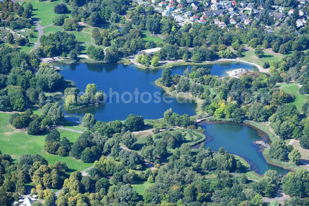 Aerial image Berlin - Riparian areas on the lake area of Hauptsee in the recreation park Britz Garden in Berlin, Germany