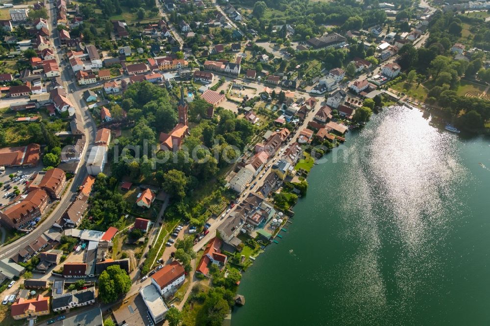 Feldberger Seenlandschaft from the bird's eye view: Riparian areas on the lake area of Houselake at a residential area in Feldberg in the Feldberger Lakelands in the state Mecklenburg - Western Pomerania