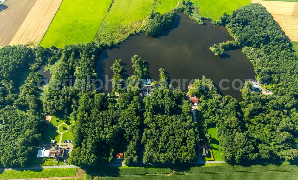 Aerial image Spenge - Riparian areas on the lake area of Huecker-Moor-See in Spenge in the state North Rhine-Westphalia