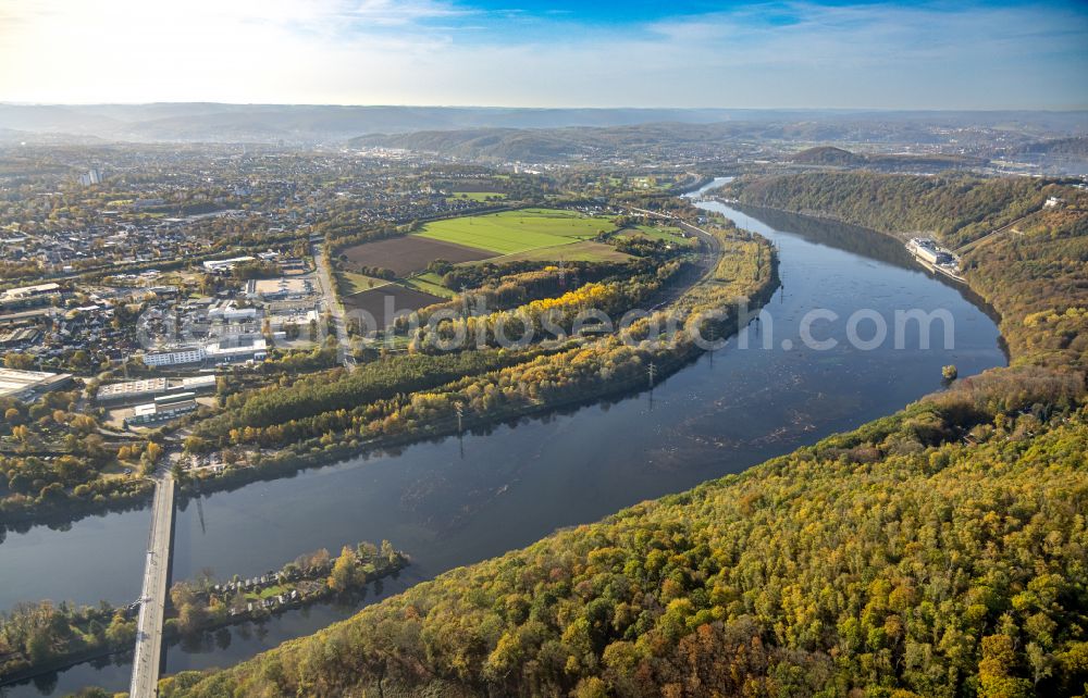 Aerial image Hagen - Riparian areas on the lake area of Hengsteysee on the course of the river Ruhr in the district Syburg in Hagen at Ruhrgebiet in the state North Rhine-Westphalia, Germany