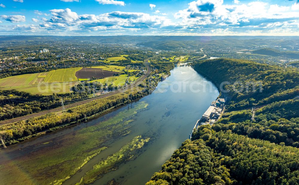 Aerial photograph Hagen - riparian areas on the lake area of Hengsteysee on the course of the river Ruhr in the district Syburg in Hagen at Ruhrgebiet in the state North Rhine-Westphalia, Germany