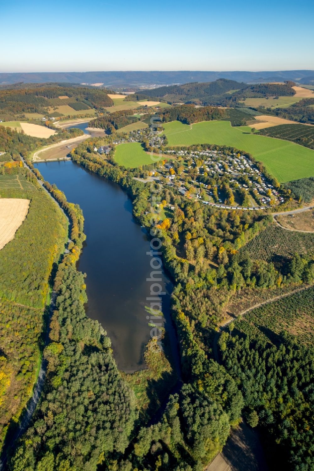 Meschede from above - Riparian areas on the lake area of Hennesee in Meschede in the state North Rhine-Westphalia