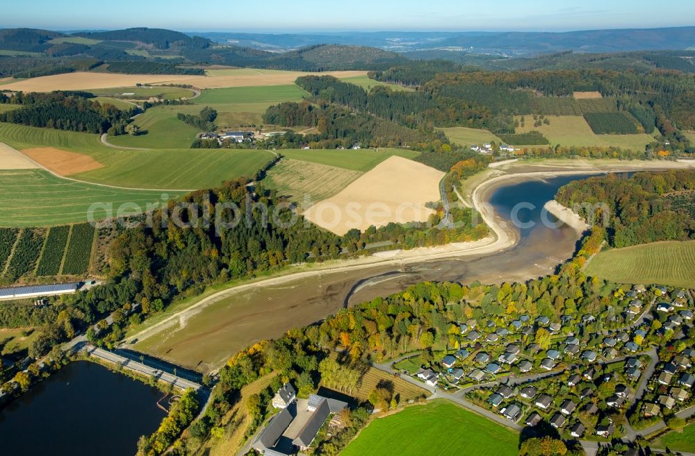 Aerial image Meschede - Riparian areas on the lake area of Hennesee in Meschede in the state North Rhine-Westphalia