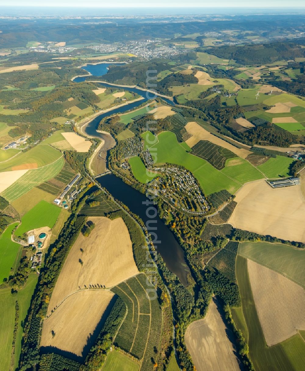 Aerial image Meschede - Riparian areas on the lake area of Hennesee in Meschede in the state North Rhine-Westphalia