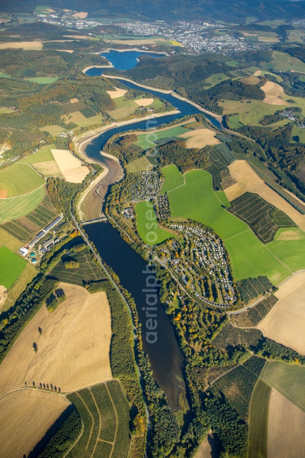 Meschede from above - Riparian areas on the lake area of Hennesee in Meschede in the state North Rhine-Westphalia