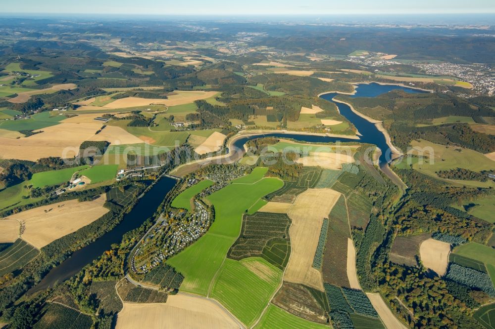 Aerial image Meschede - Riparian areas on the lake area of Hennesee in Meschede in the state North Rhine-Westphalia