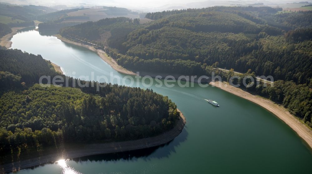 Aerial image Meschede - Riparian areas on the lake area of Hennesee in Meschede in the state North Rhine-Westphalia, Germany