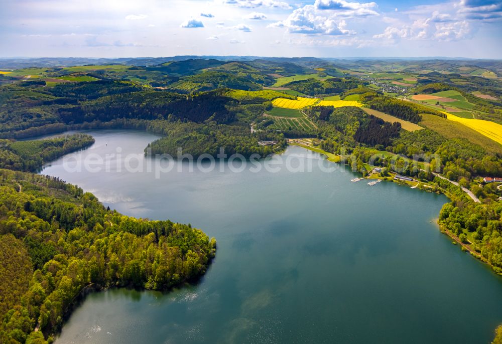 Aerial image Meschede - Riparian areas on the lake area of Hennesee in Meschede in the state North Rhine-Westphalia, Germany