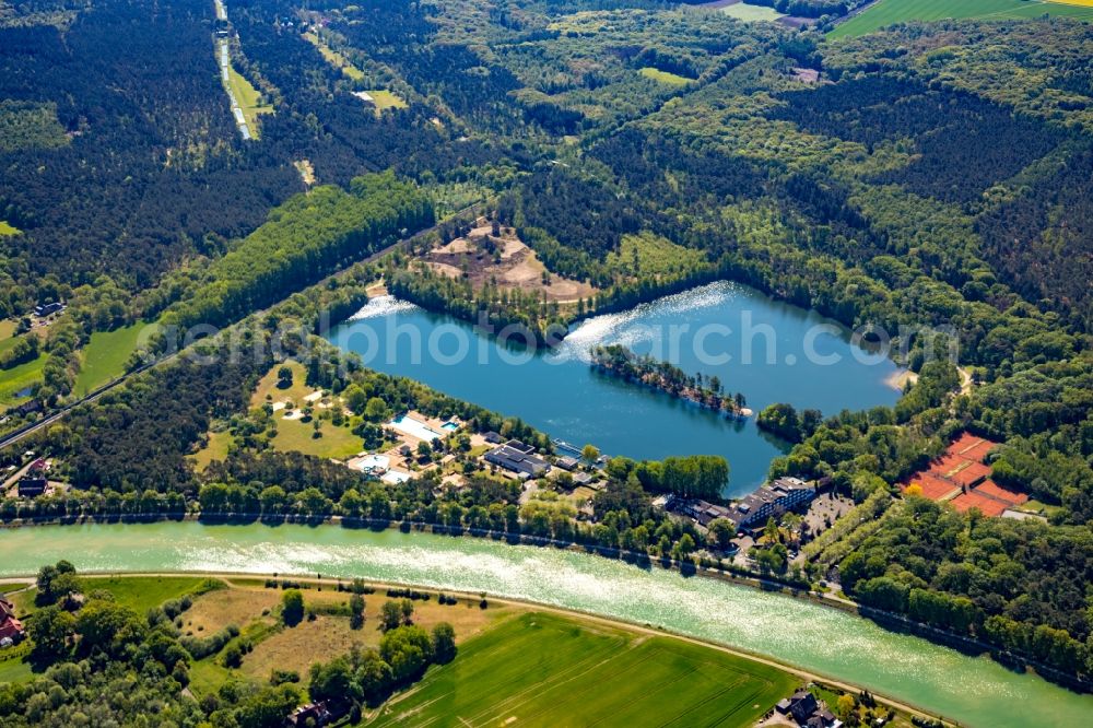 Hiltrup from above - Shore areas at the lake area of a??a??Hiltruper See in Hiltrup in the state North Rhine-Westphalia, Germany