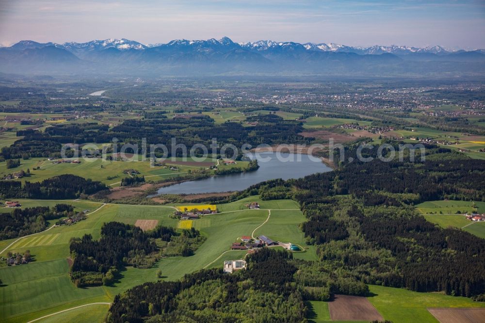 Bad Aibling from the bird's eye view: Riparian areas on the lake area of Hofstaetter See in Bad Aibling in the state Bavaria, Germany