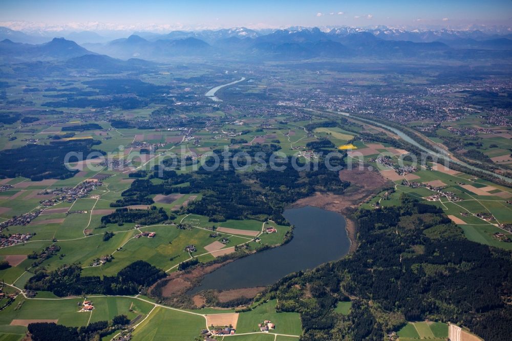 Aerial photograph Haberspoint - Riparian areas on the lake area of Hofstaetter See in a forest area in the district Kalkgrub in Haberspoint in the state Bavaria, Germany