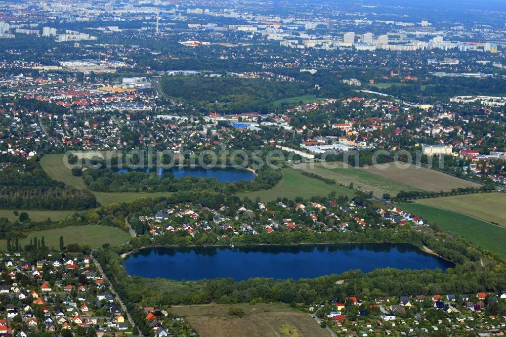 Berlin from above - Riparian areas on the lake area of Hornungsweg - Elsenstrasse - Goldregenstrasse in the district Mahlsdorf in Berlin, Germany