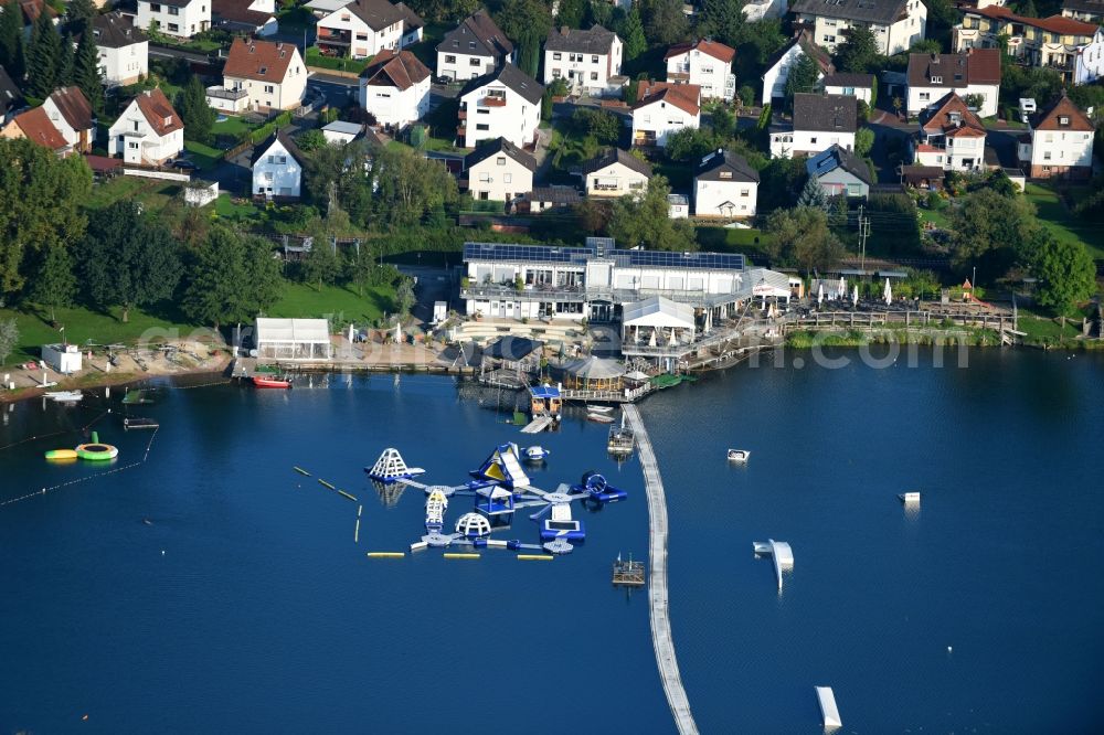 Weimar (Lahn) from above - Riparian areas on the lake area of on Hot Sport Seepark Wakeboardanlage Niederweimar Marburg in Weimar (Lahn) in the state Hesse, Germany