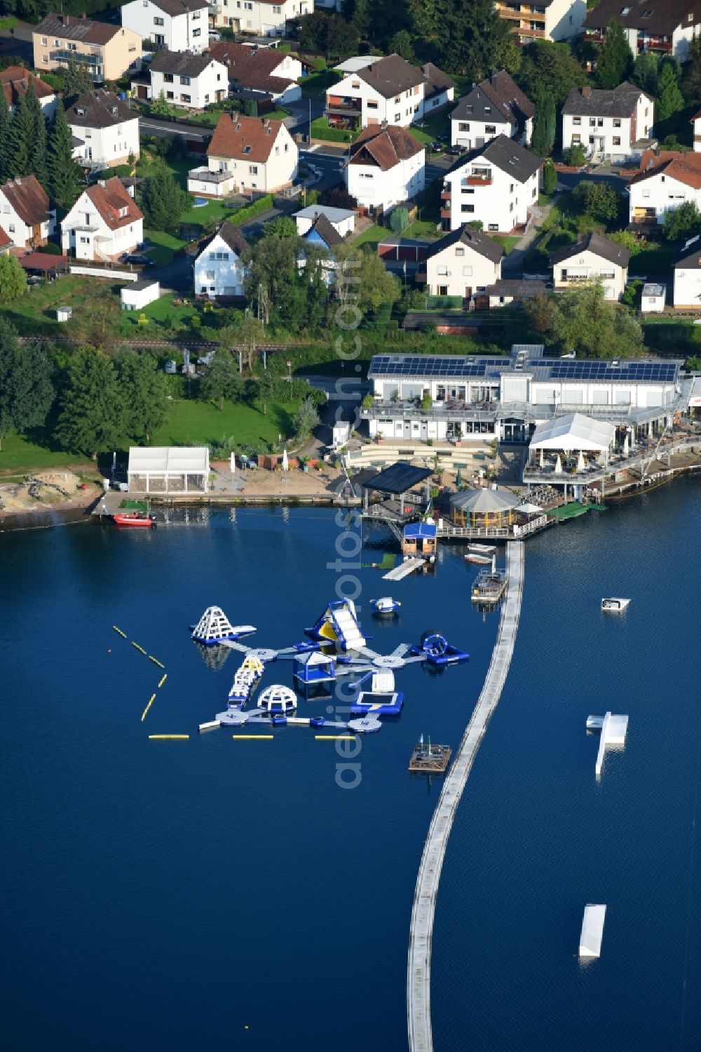 Weimar (Lahn) from above - Riparian areas on the lake area of on Hot Sport Seepark Wakeboardanlage Niederweimar Marburg in Weimar (Lahn) in the state Hesse, Germany