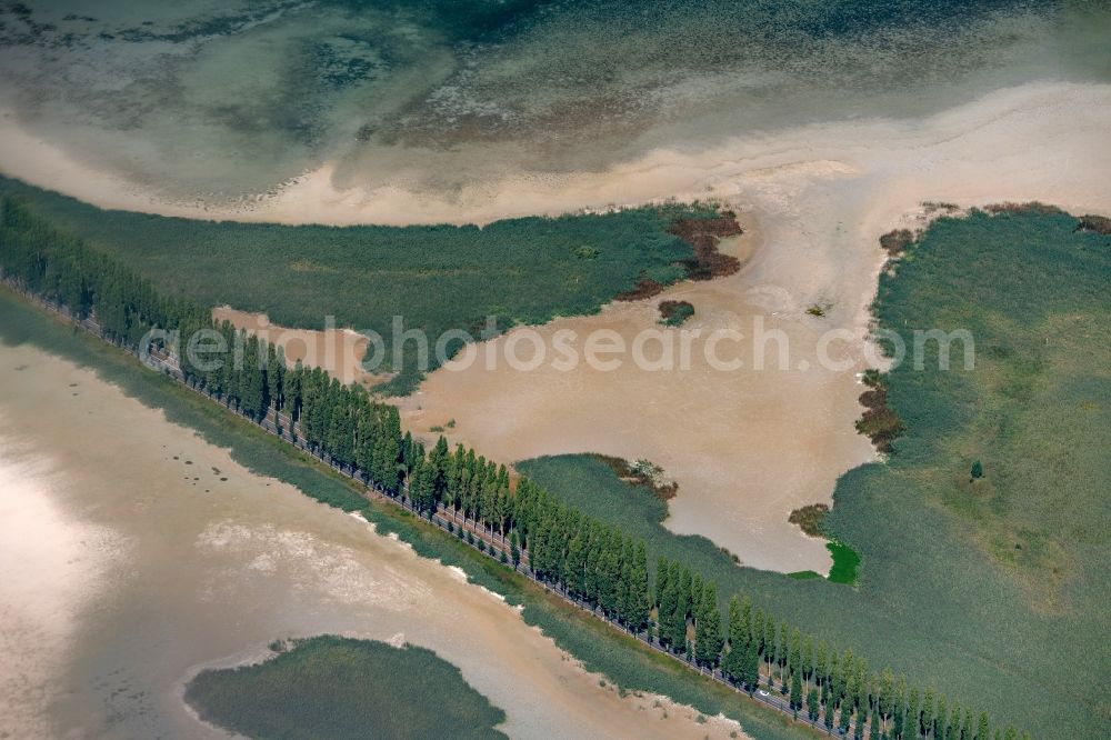 Aerial photograph Reichenau - Riparian areas on the lake area of Insel Reichenau on street Pirminstrasse in Reichenau in the state Baden-Wurttemberg, Germany